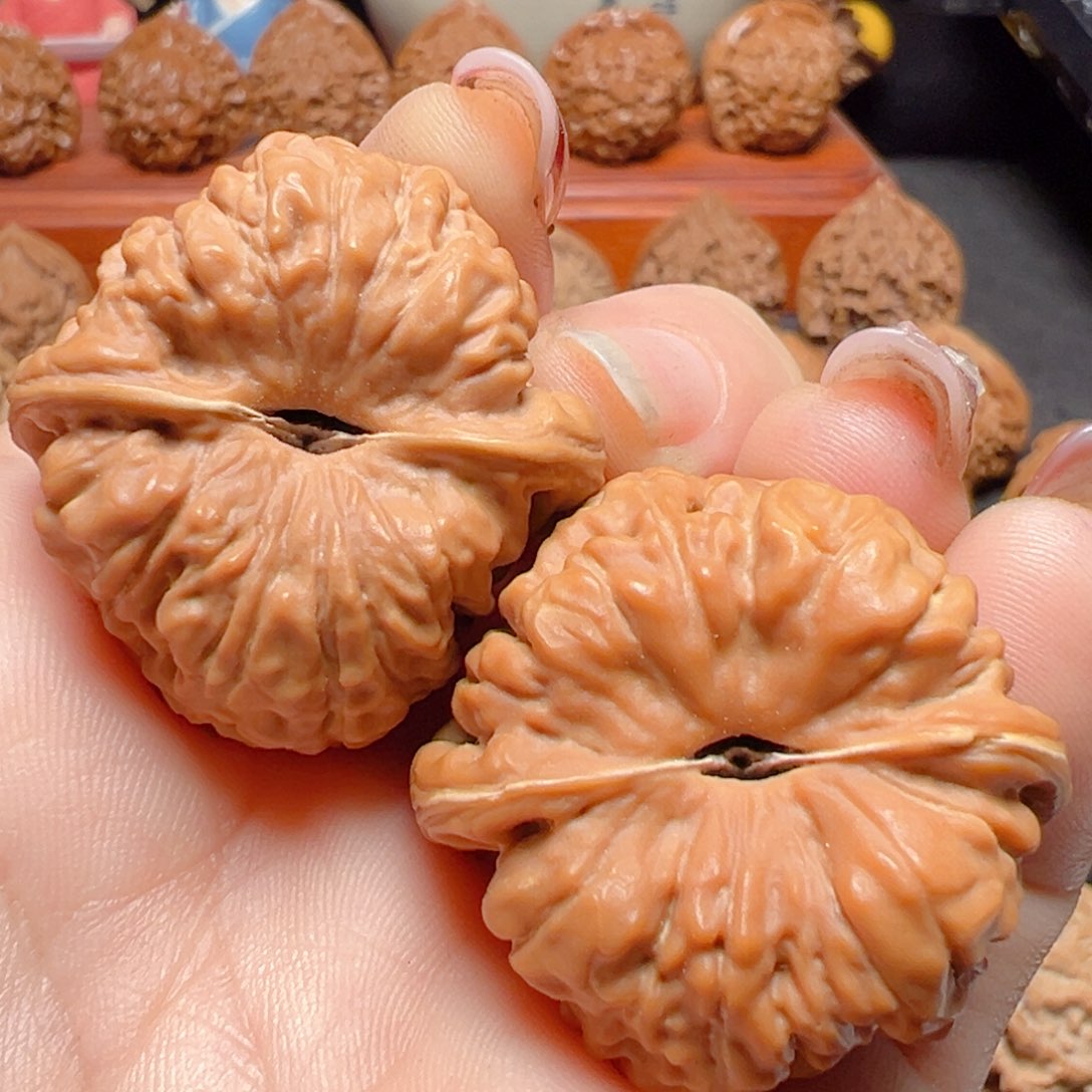 文玩核桃把件金字塔手把件