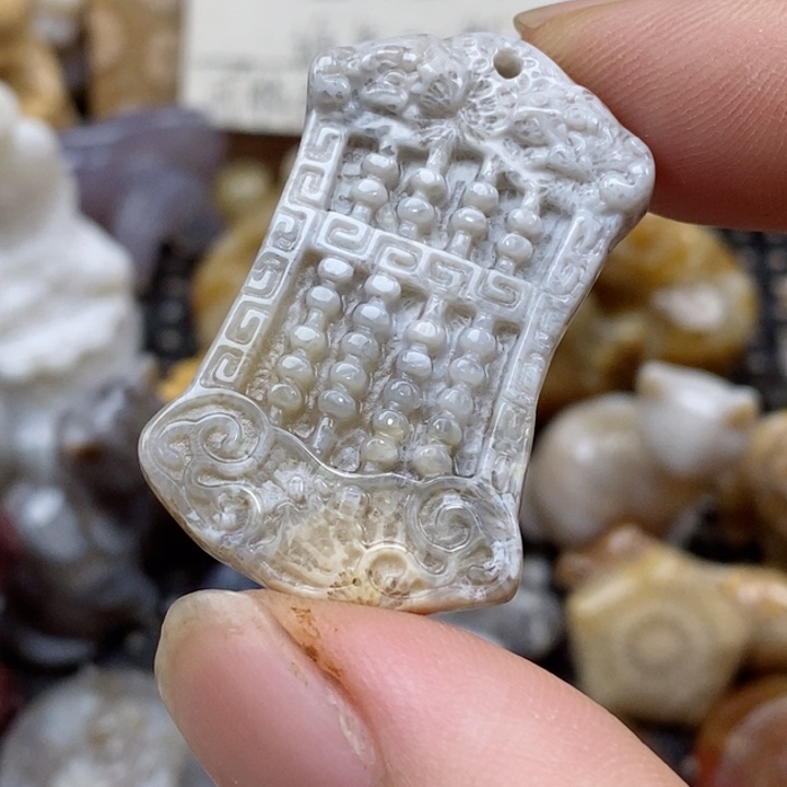 颈饰未镶嵌硅化珊瑚（珊瑚玉）小