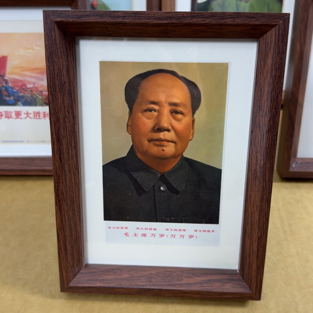 32开桌面摆台 四伟大双耳像