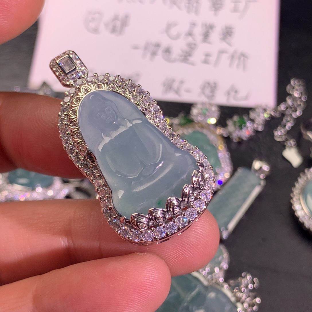 翡翠未镶嵌颈饰素衣