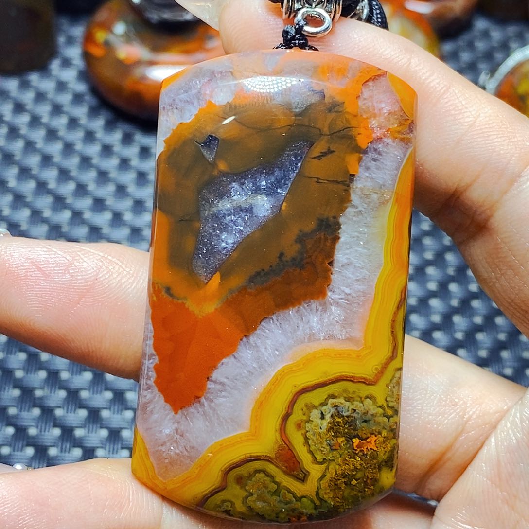 未镶嵌颈饰玛瑙/玉髓小**?