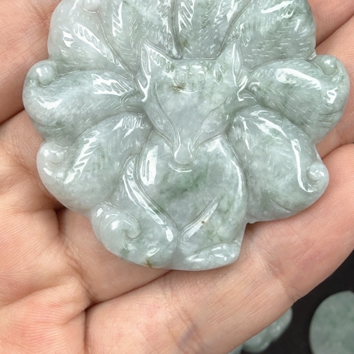 翡翠挂件未镶嵌翡翠