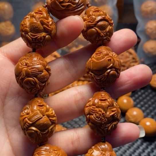 橄榄核吊坠嚴八方财神