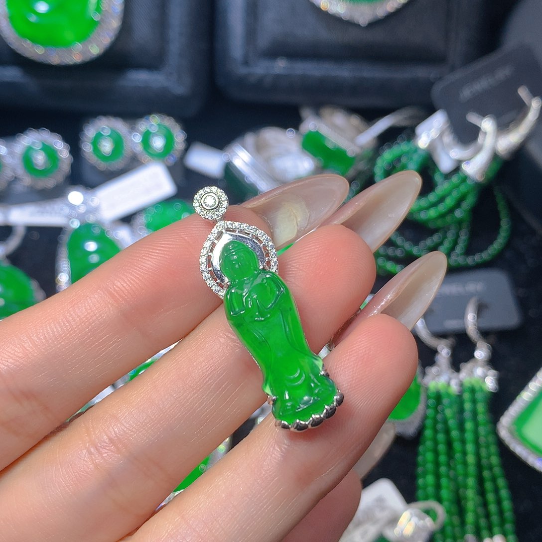 翡翠颈饰银S925镶嵌翡翠