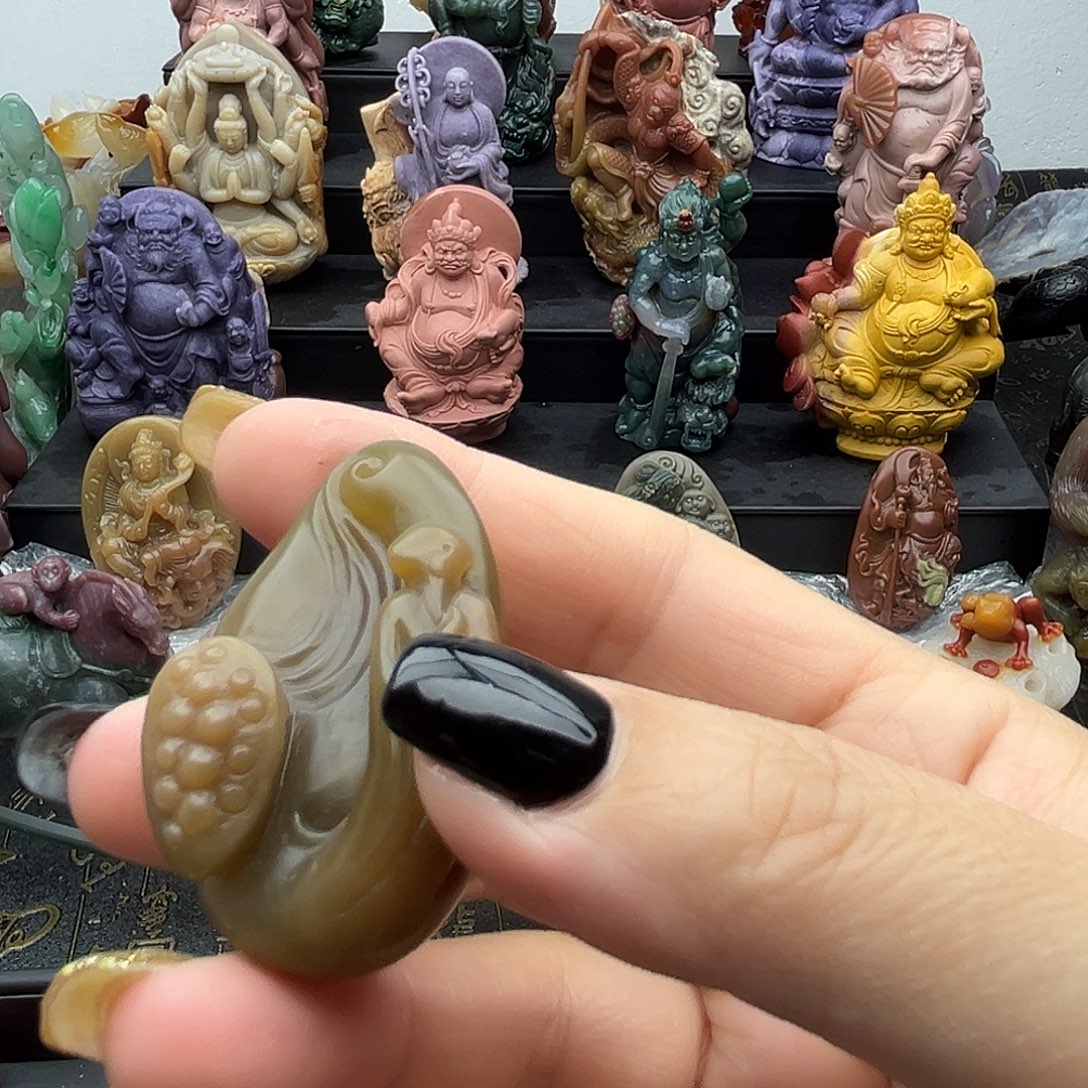 石英质玉未镶嵌颈饰