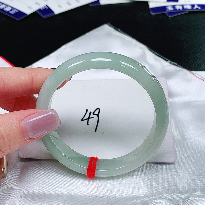 翡翠手镯未镶嵌翡翠手镯未镶嵌