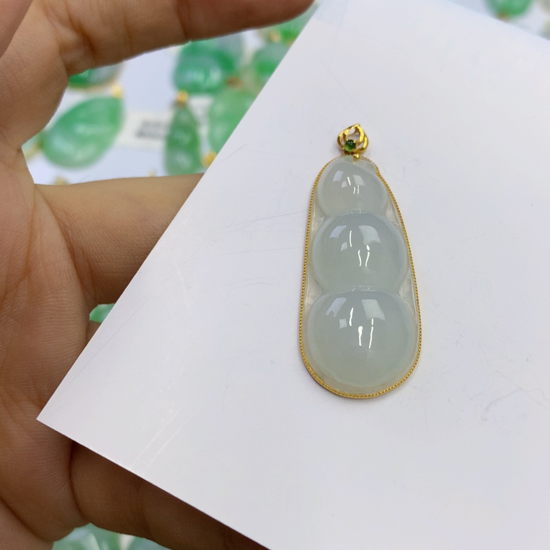 徐***️翡翠18K金镶嵌颈饰翡翠