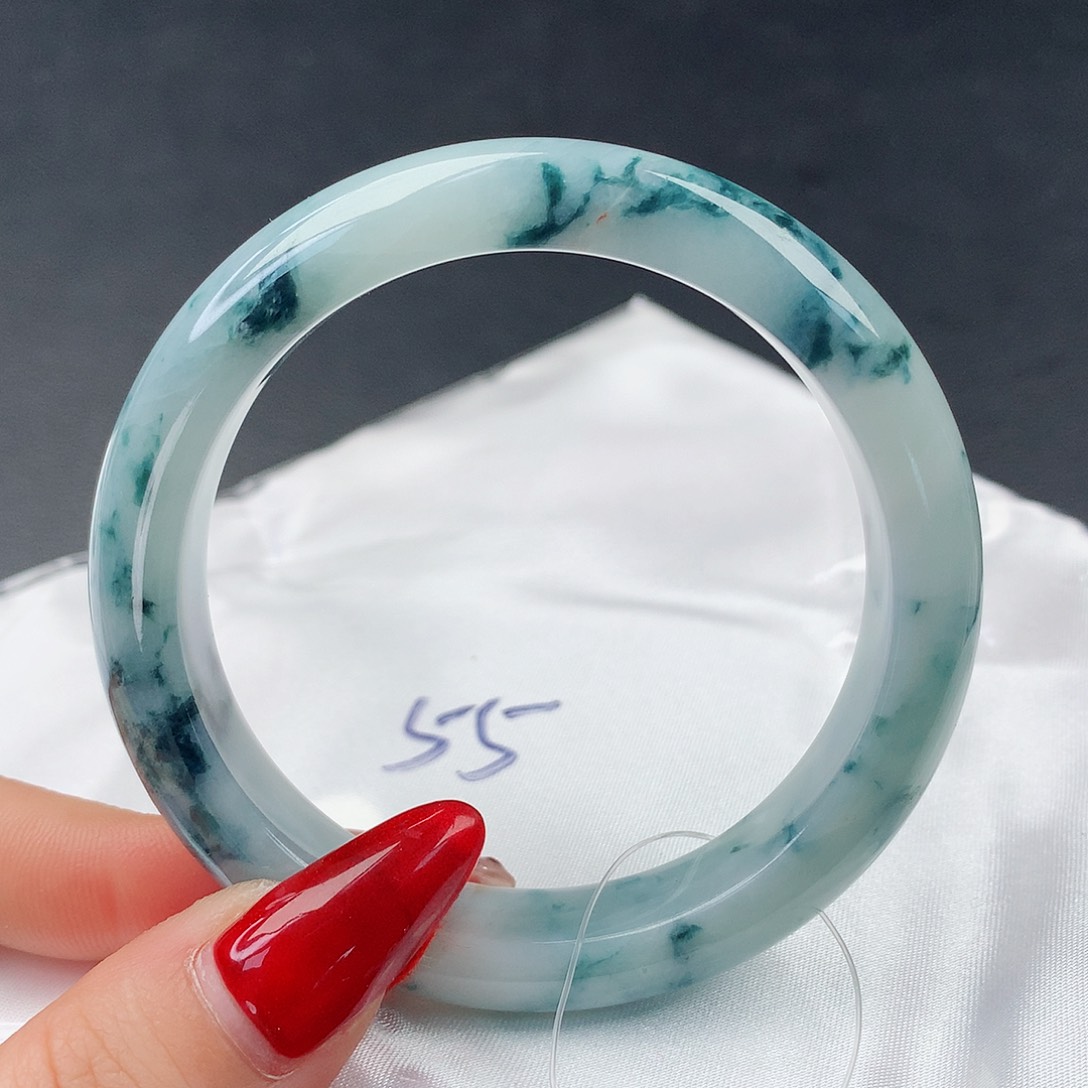 翡翠手镯未镶嵌67正56