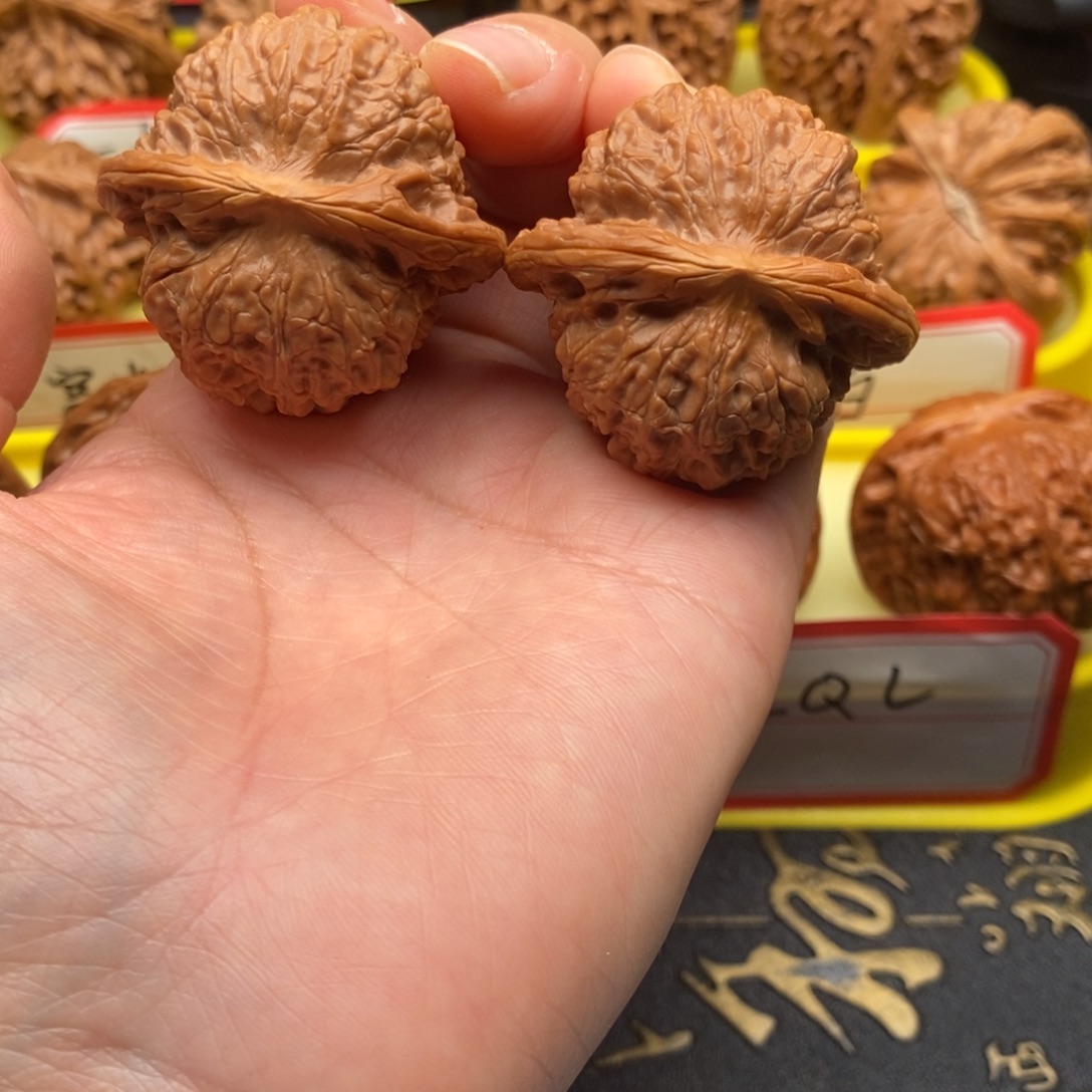 H***.吊坠文玩核桃血麒麟