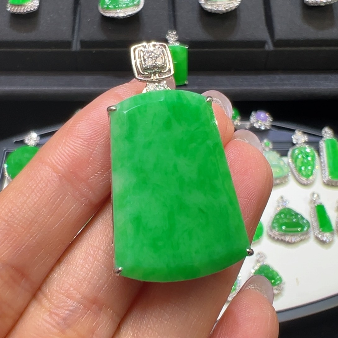 翡翠颈饰18K金镶嵌收到货48小时鉴赏期