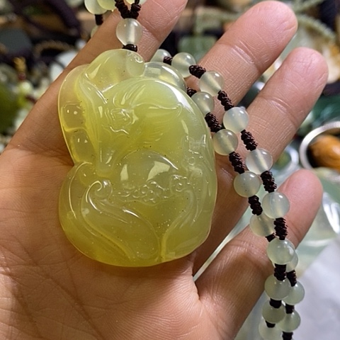 岫玉未镶嵌颈饰挂件