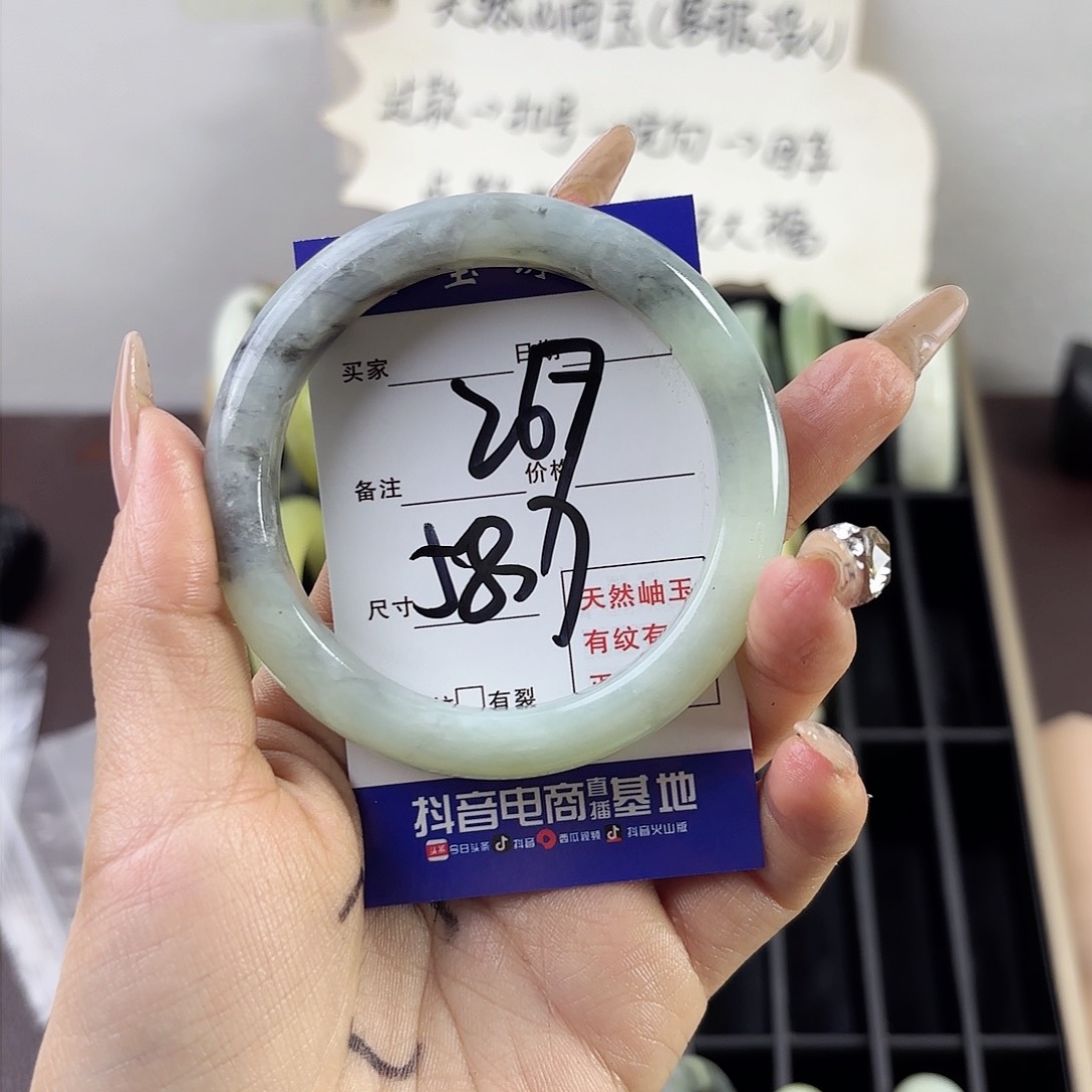 蛇纹石玉手镯未镶嵌睡****?