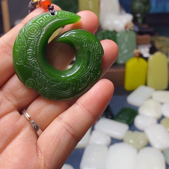 吊坠(赠链)未镶嵌和田玉?****人