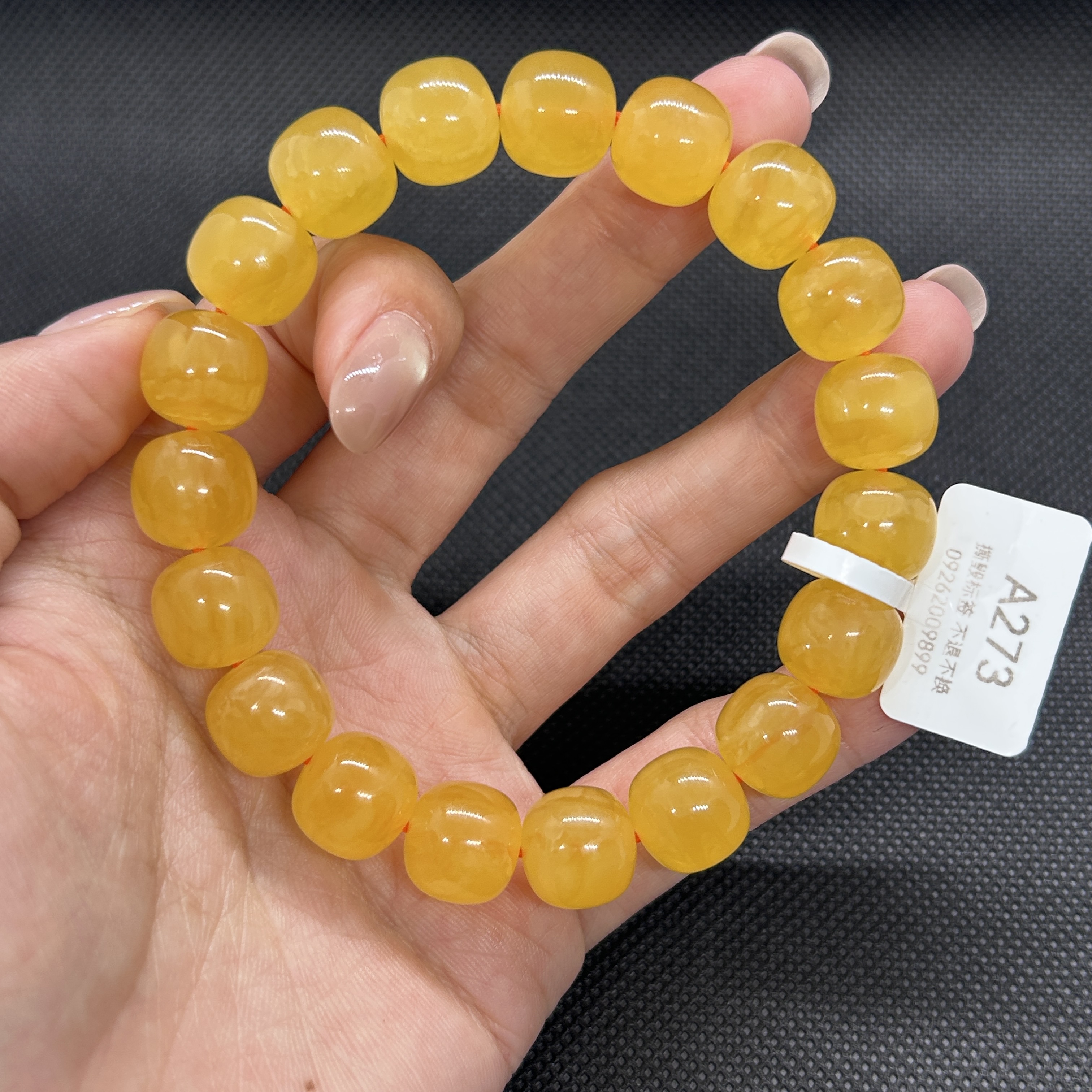 12.0mm焦皮同料鸡油红蜜蜡老型手串 男女同款轻奢百搭