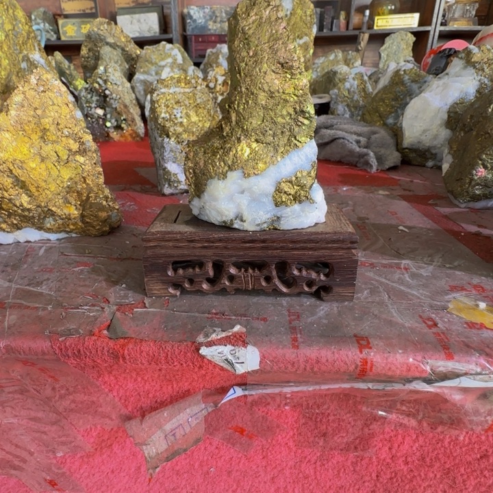 凌***峰金属不退不换天然原石