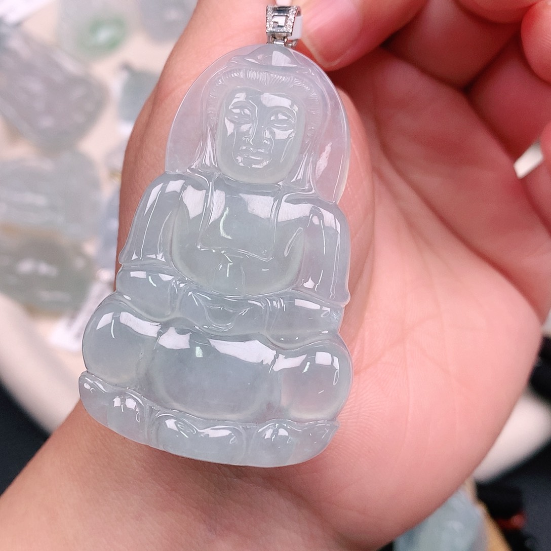翡翠颈饰18K金镶嵌冰绿观音