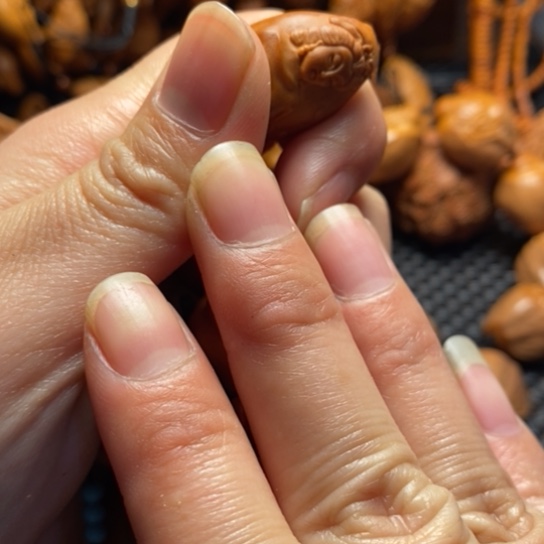 橄榄核吊坠生命源美女