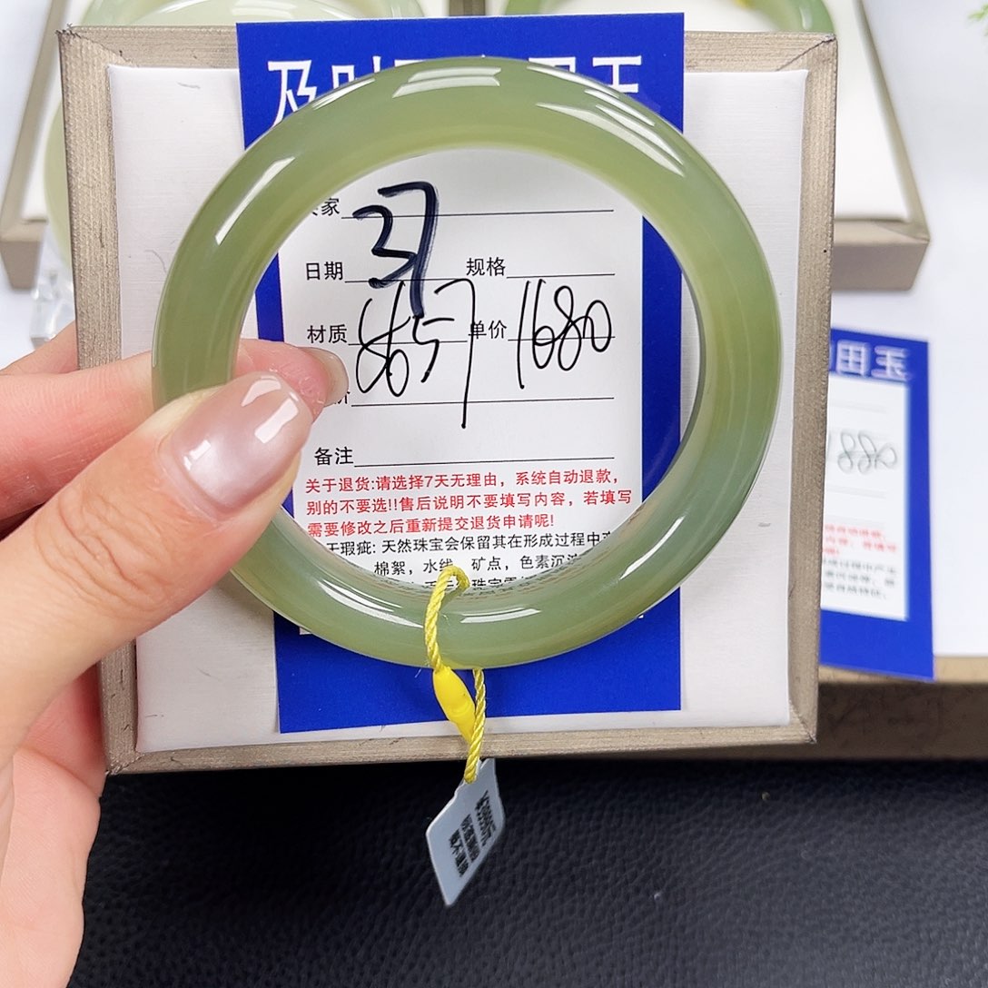 和田玉手镯未镶嵌