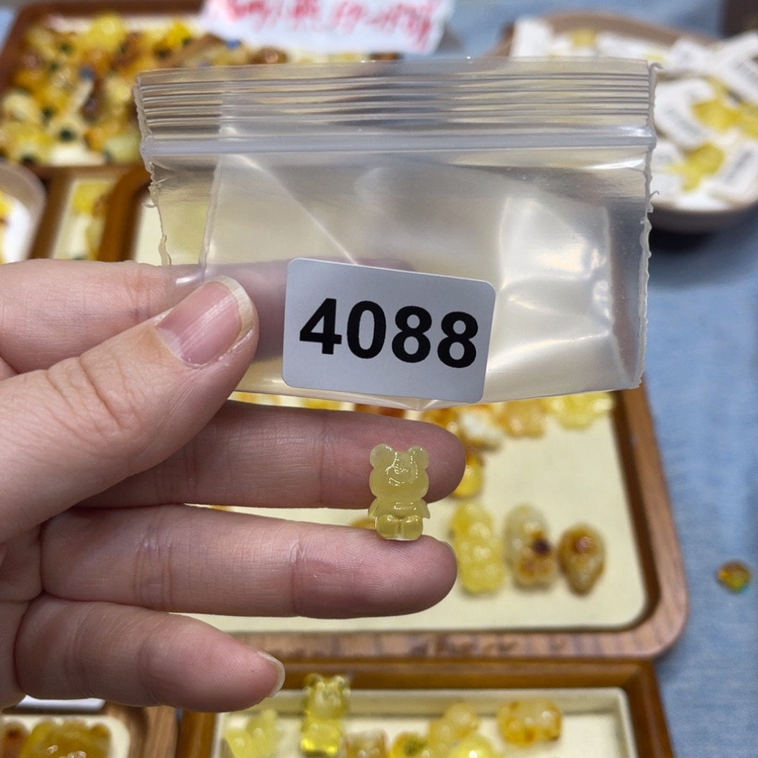 琥珀珠宝奇石未镶嵌