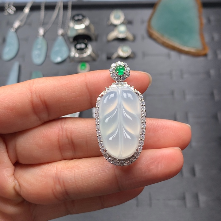 翡翠吊坠(不含链)银S925镶嵌+多样性发货