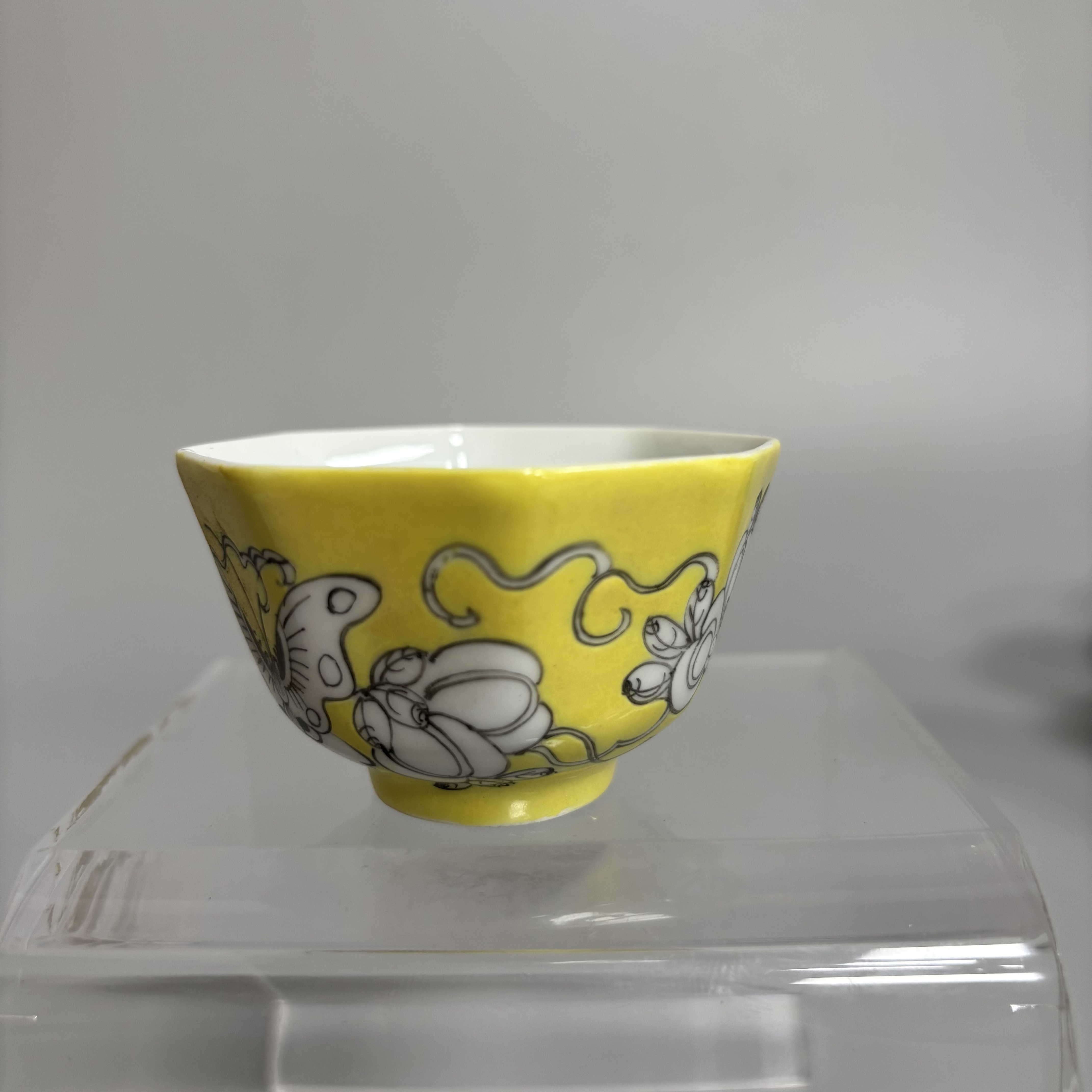 粉彩黄色釉陶瓷杯子