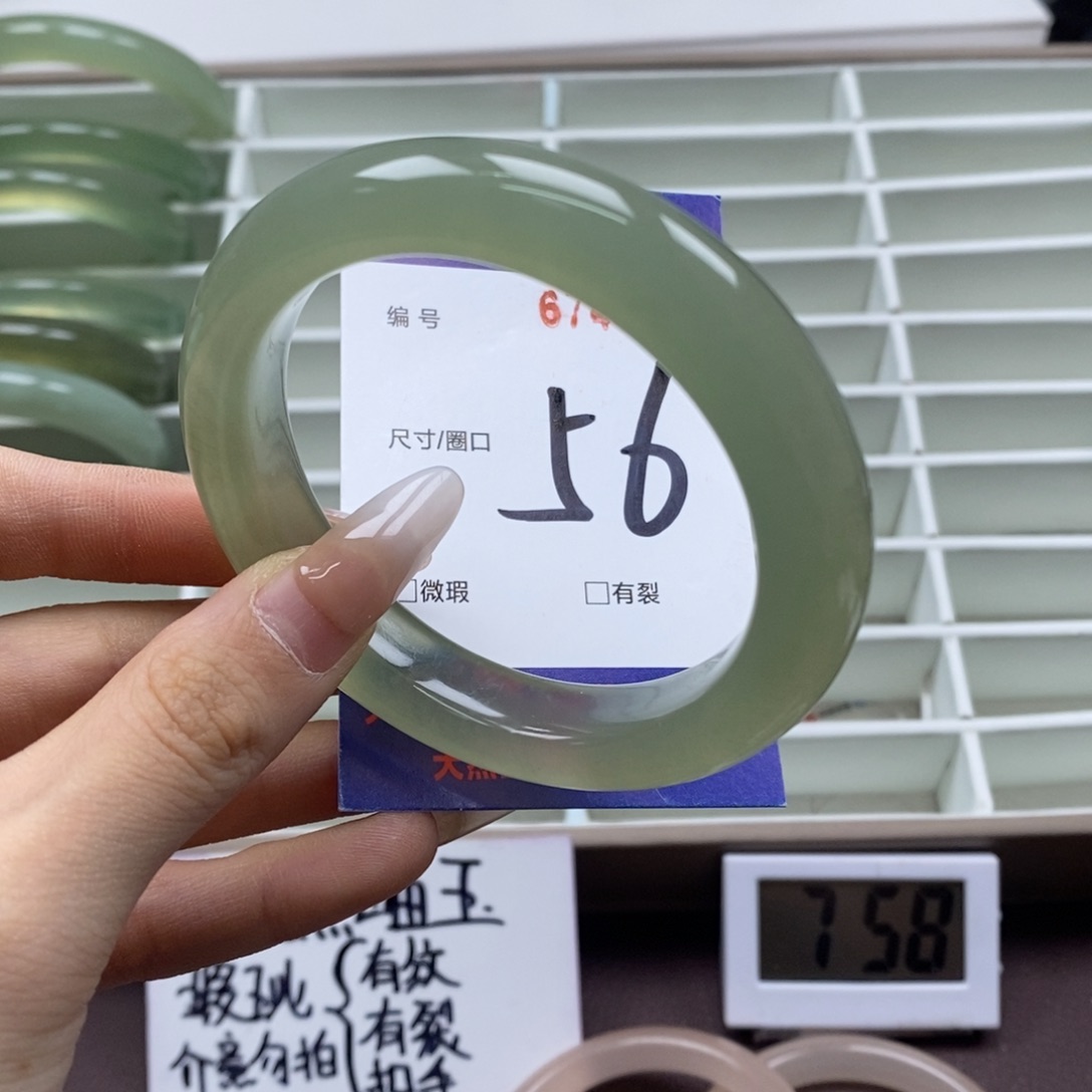 蛇纹石玉手镯未镶嵌