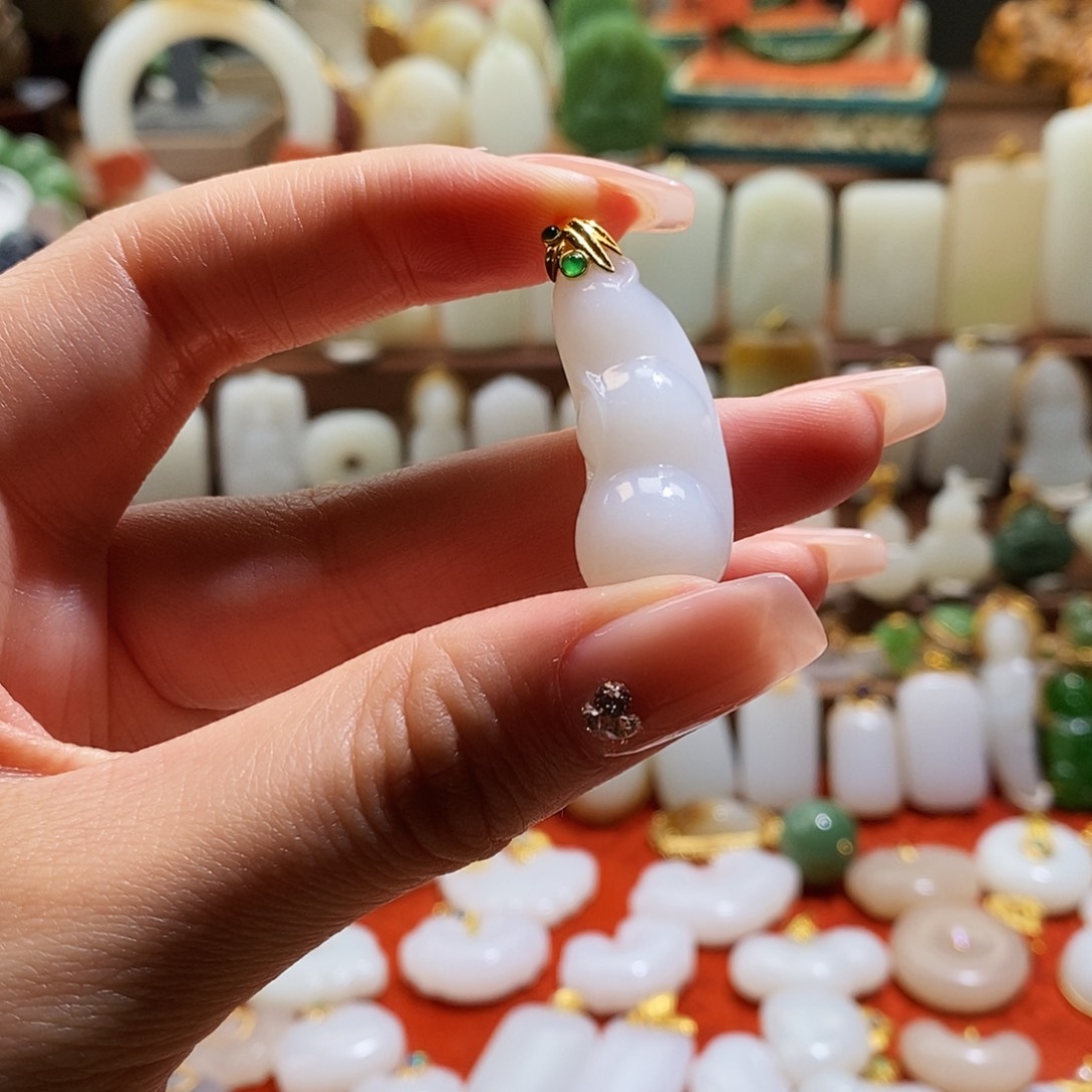 和田玉吊坠(不含链)18K金镶嵌