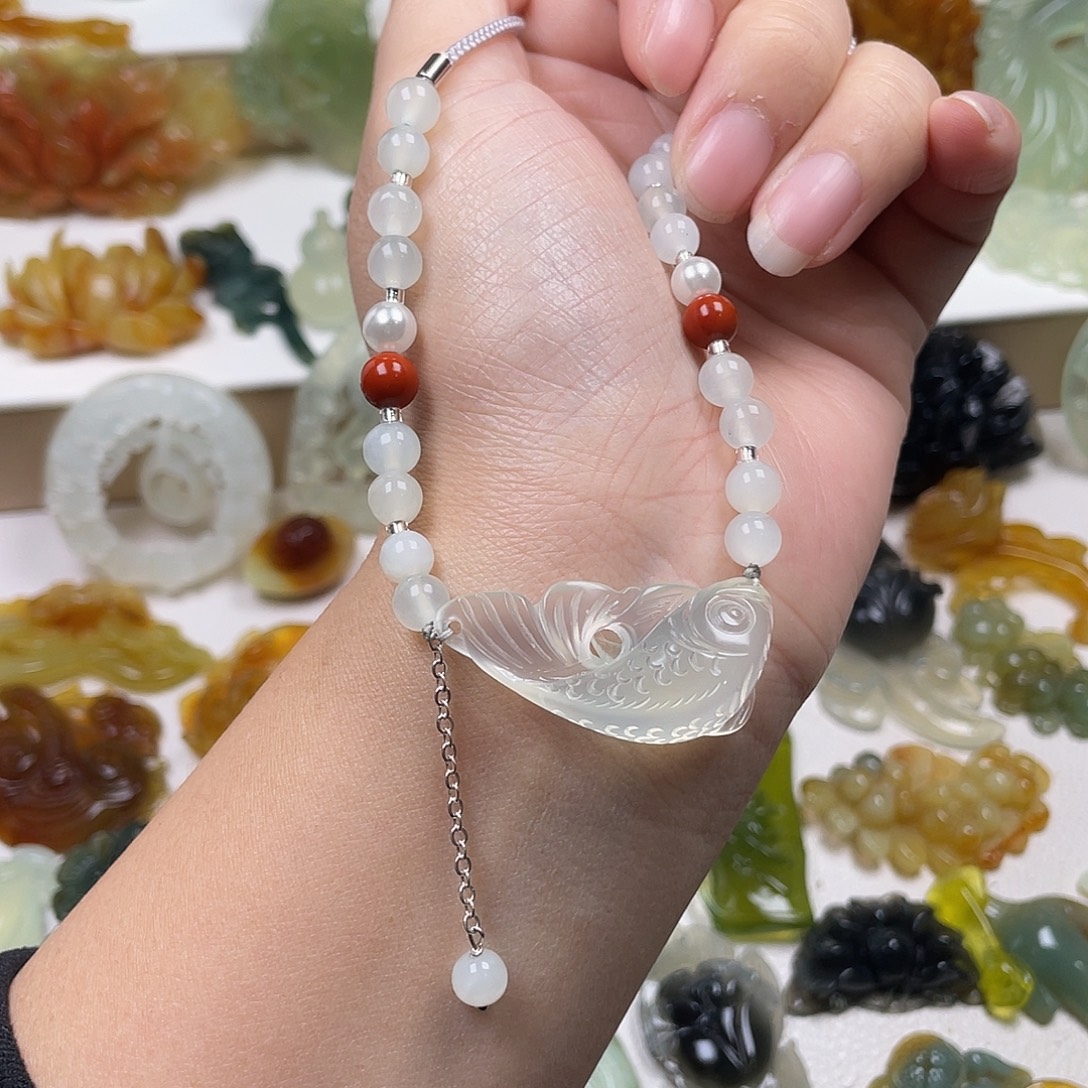 蛇纹石玉未镶嵌颈饰