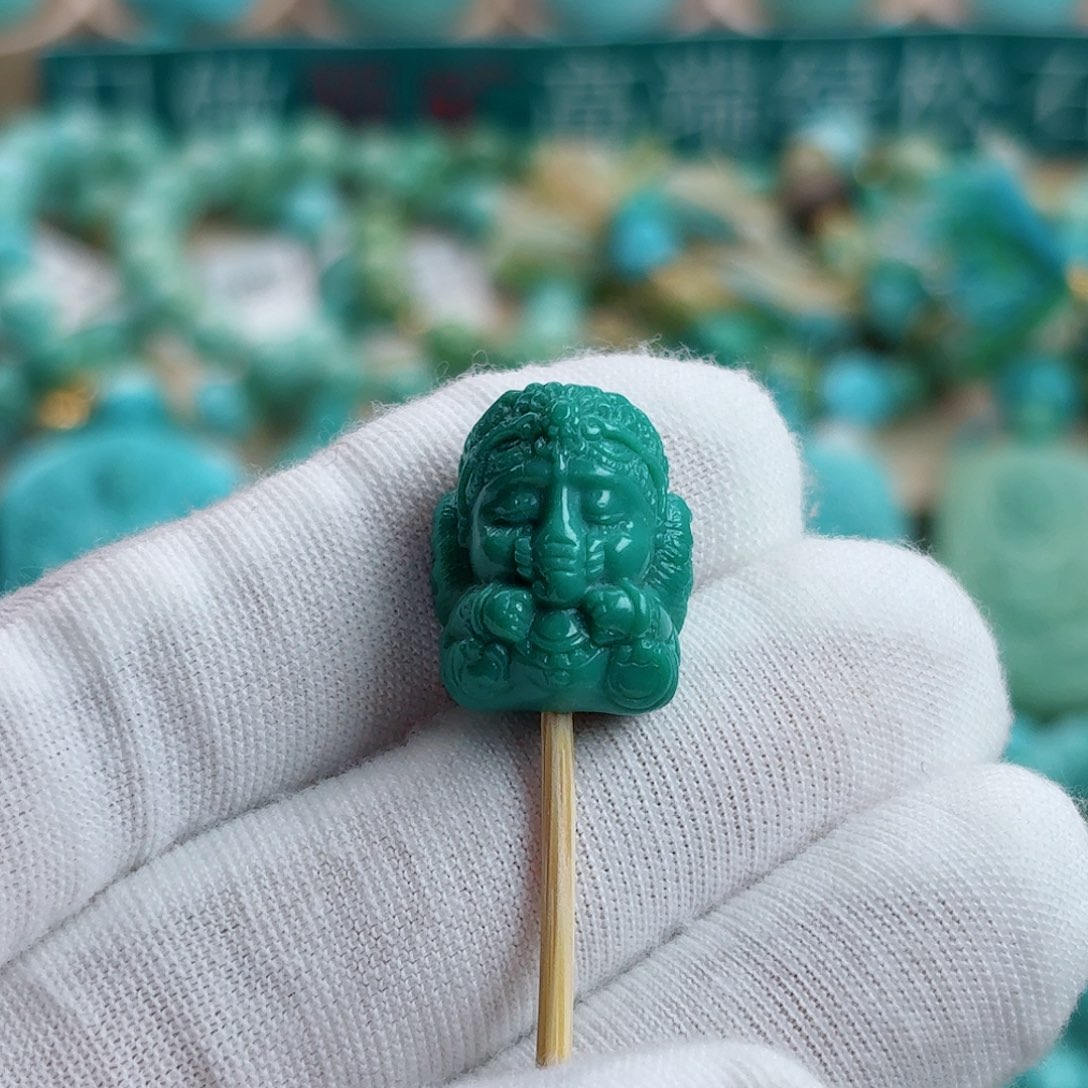 绿松石未镶嵌珠宝奇石（泡油）