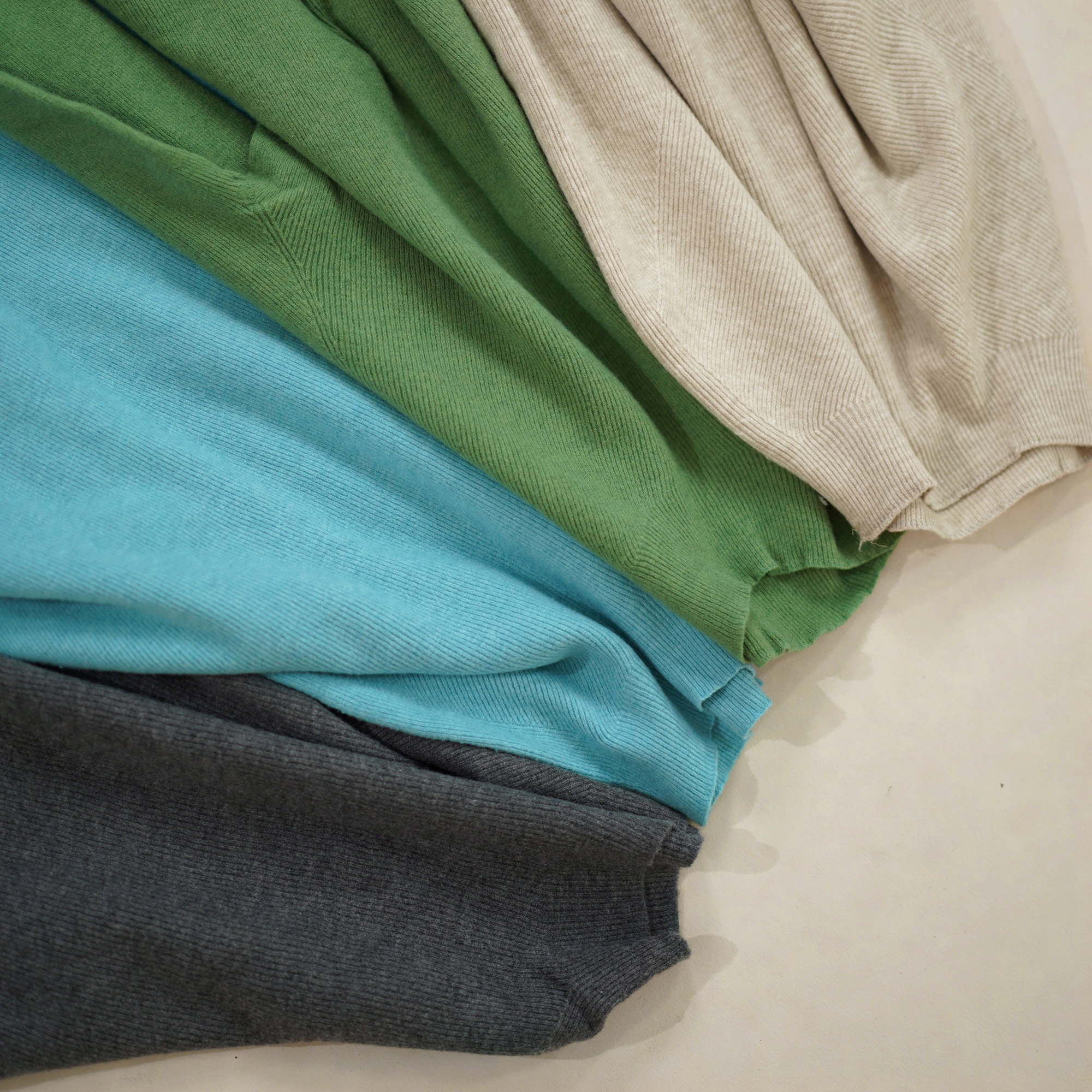 茱萸CORNUS｜青绿调 岛精无缝一体羊毛打底针织衫 日常秋冬女装