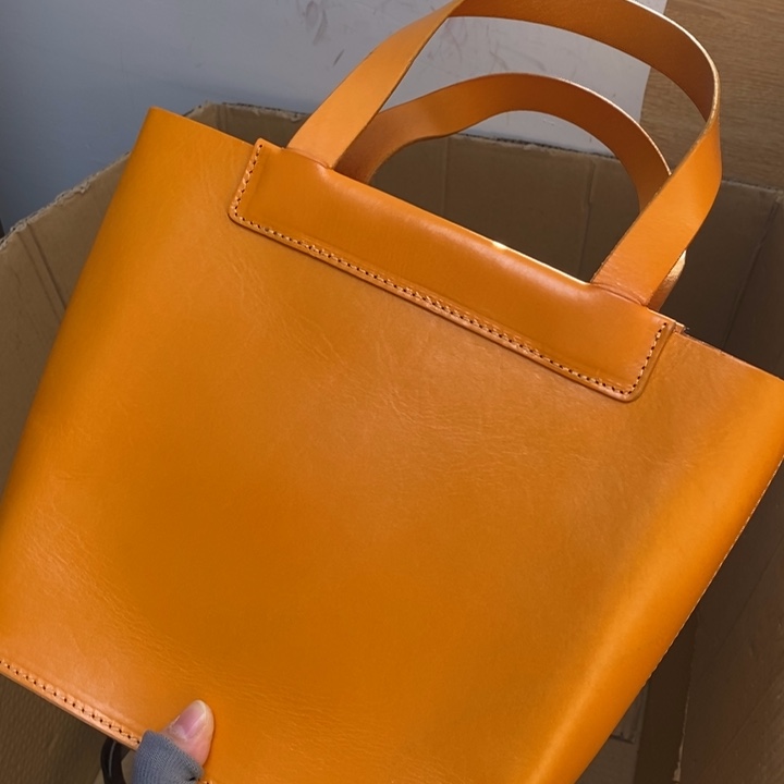 头层牛皮瑕疵托特包