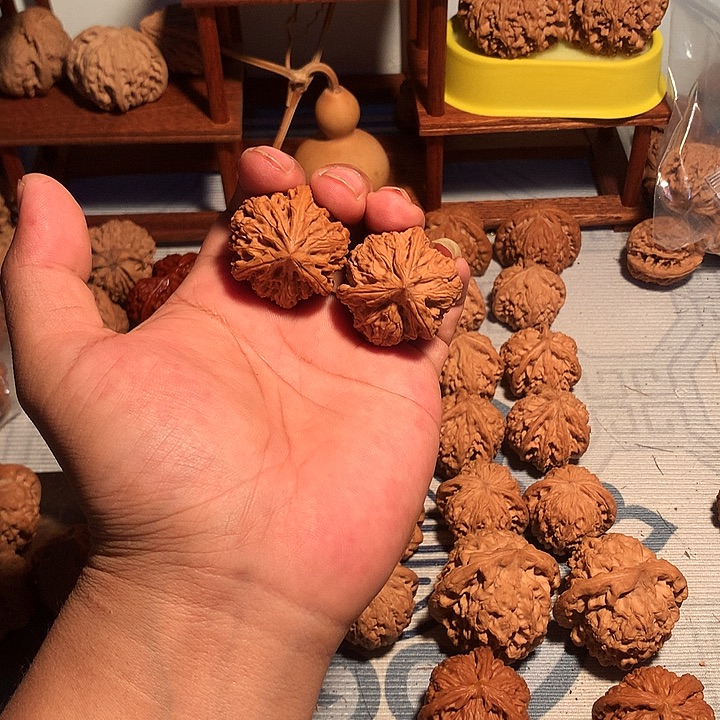 御***肉文玩核桃吊坠三棱