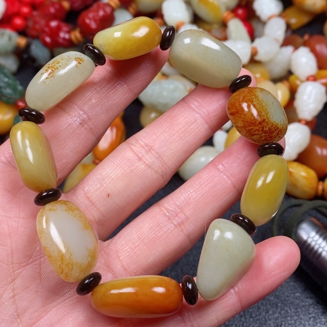 和田玉颈饰未镶嵌