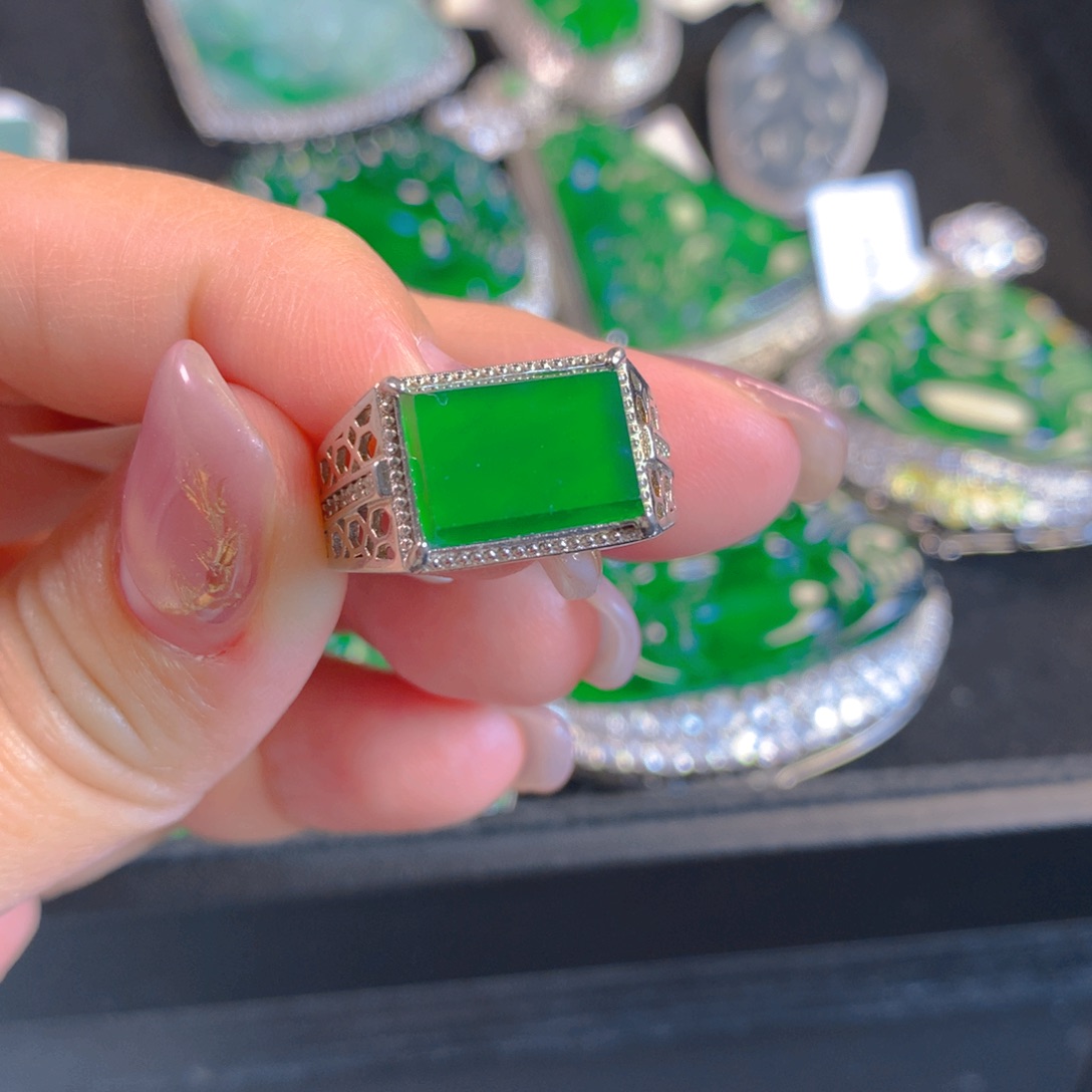 翡翠颈饰银S925镶嵌翡翠