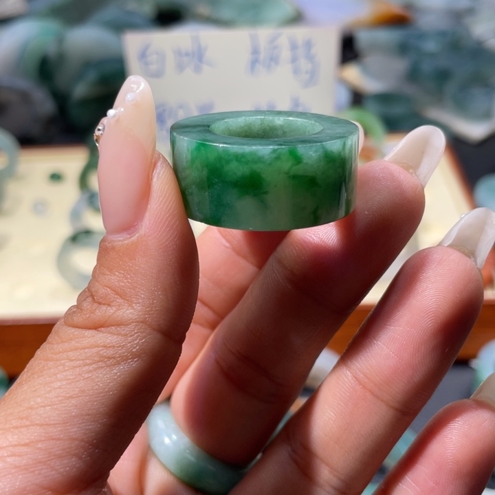 小***8定制翡翠未镶嵌天然翡翠