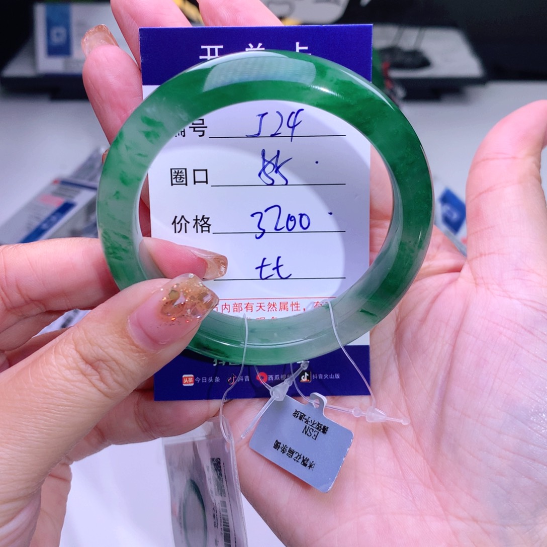 石英质玉手镯未镶嵌甜**猪24