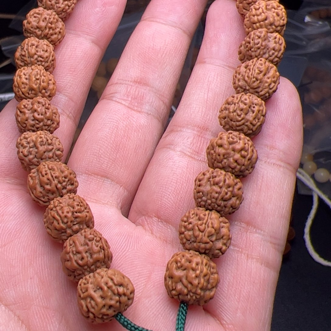 顺***然猴头核桃吊坠那里