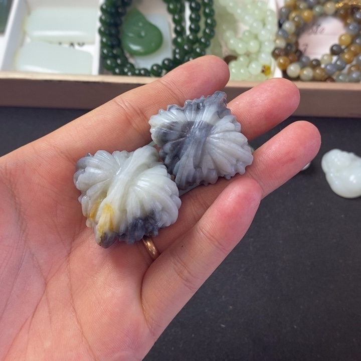 和田玉未镶嵌把件