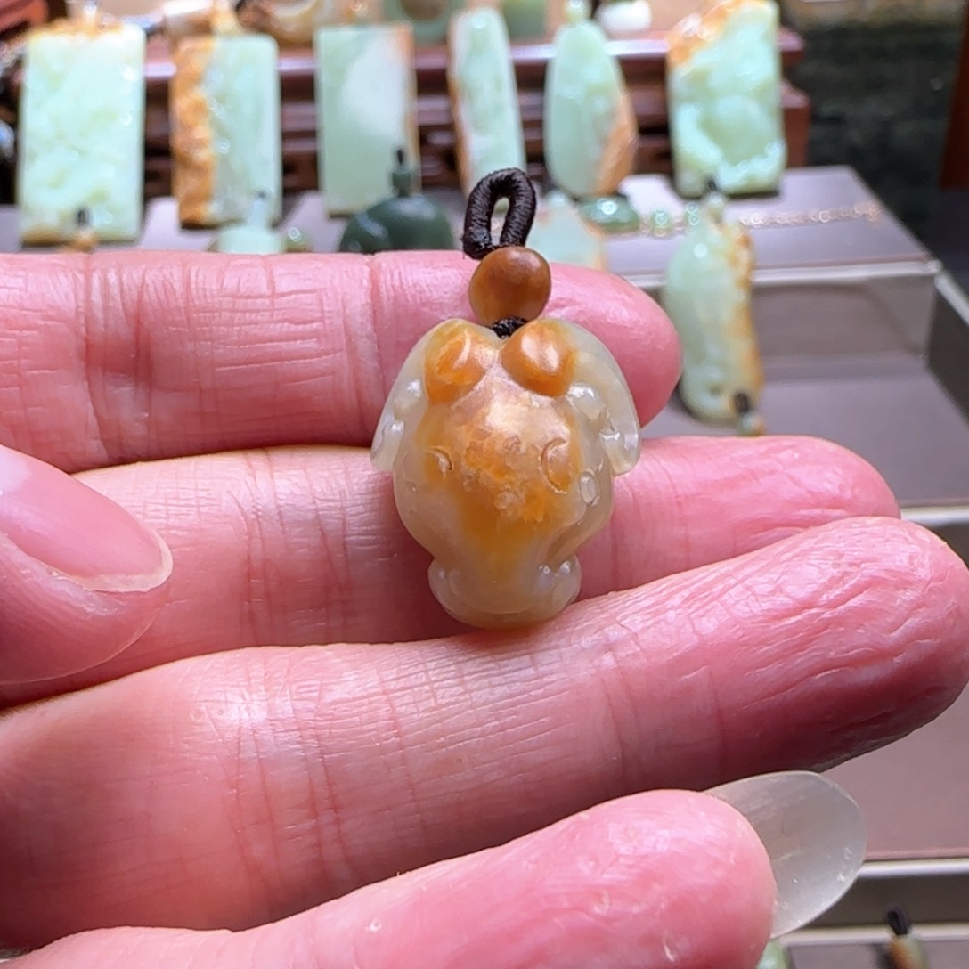 岫岩河磨玉（透闪石质玉）挂件未镶嵌
