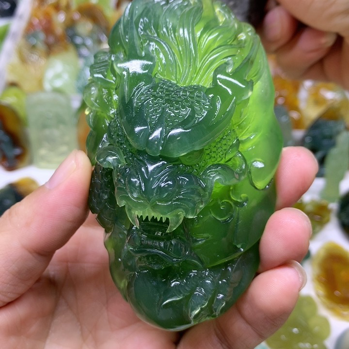 龙头。 岫玉精心雕刻而成