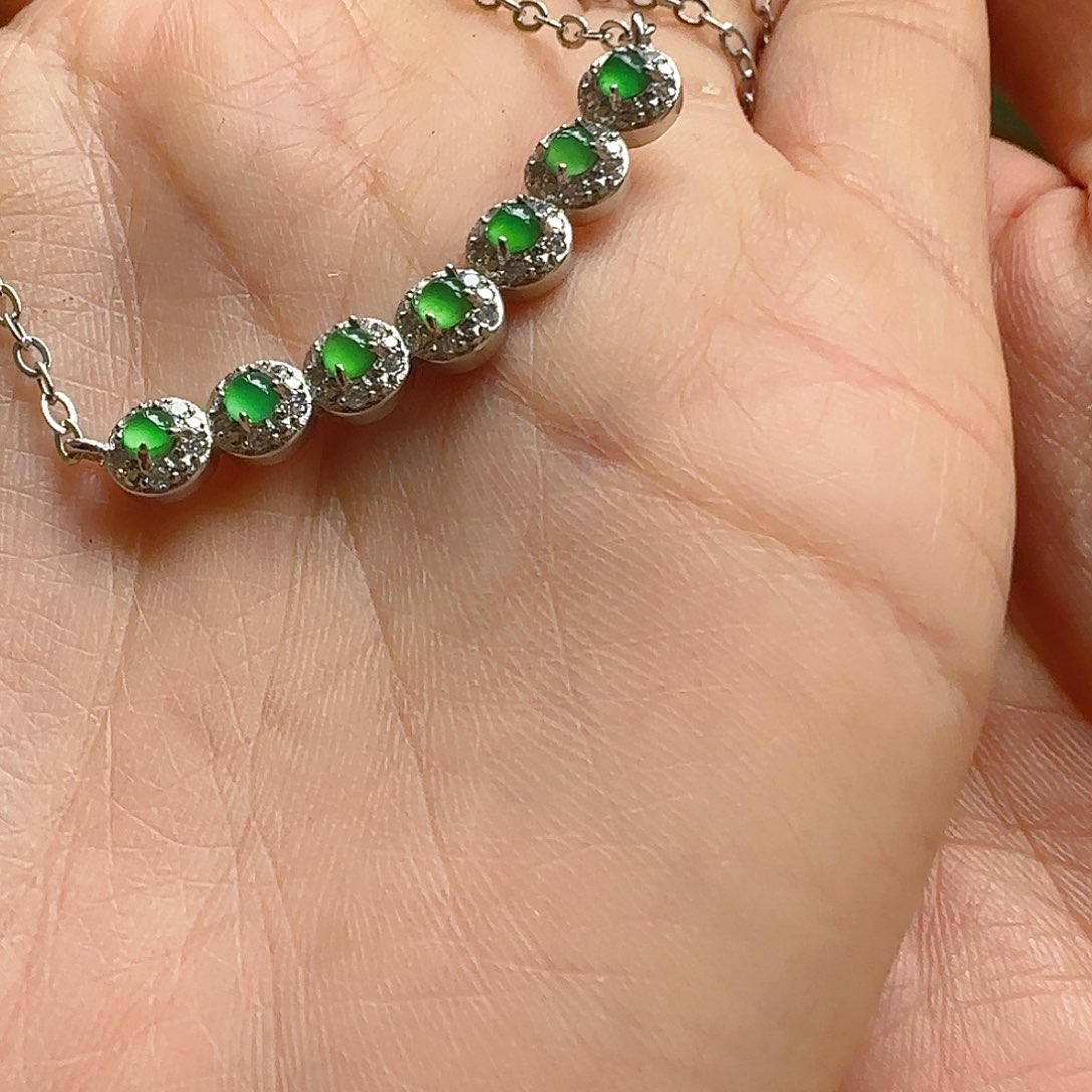 翡翠颈饰未镶嵌翡翠75