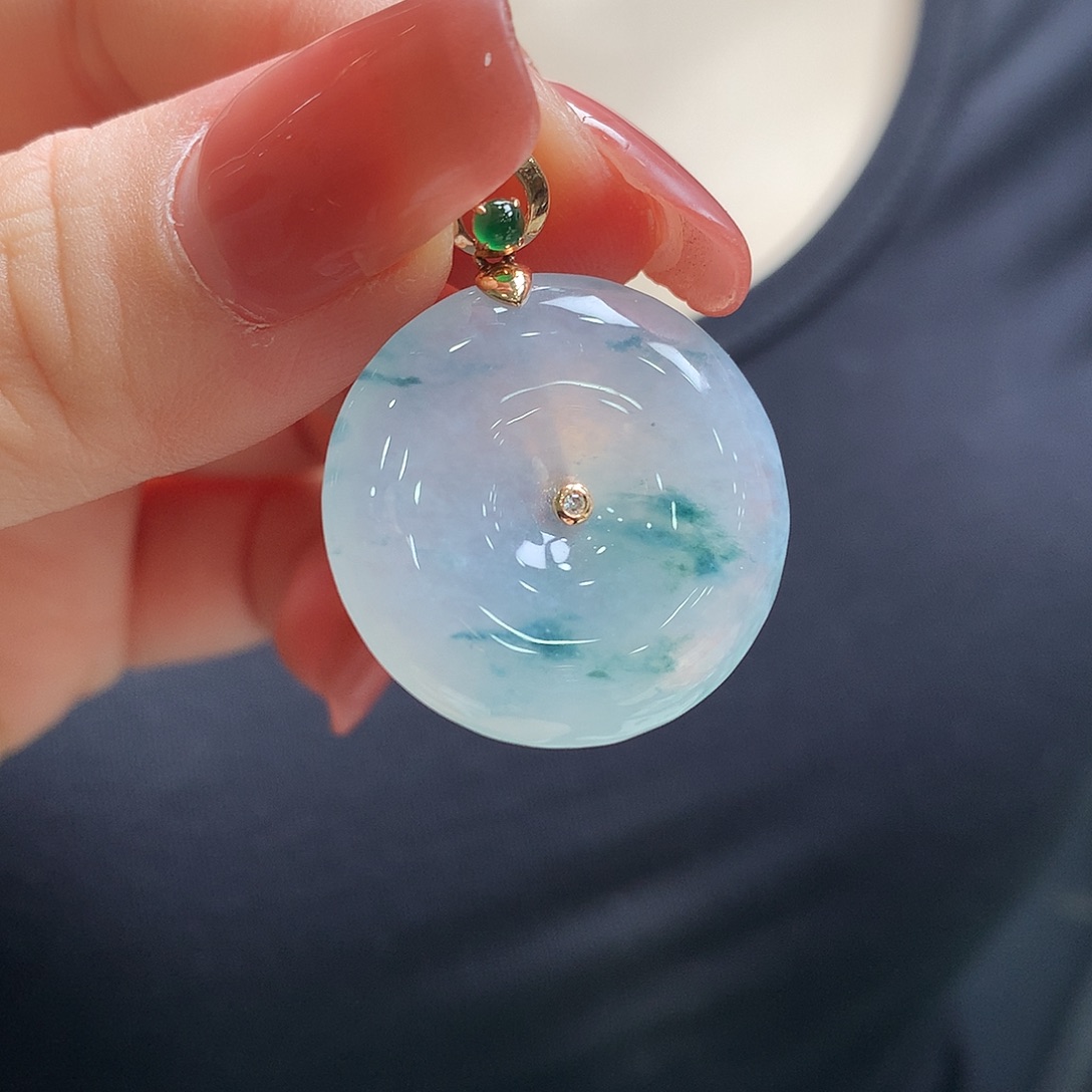 翡翠18K金镶嵌颈饰平安扣