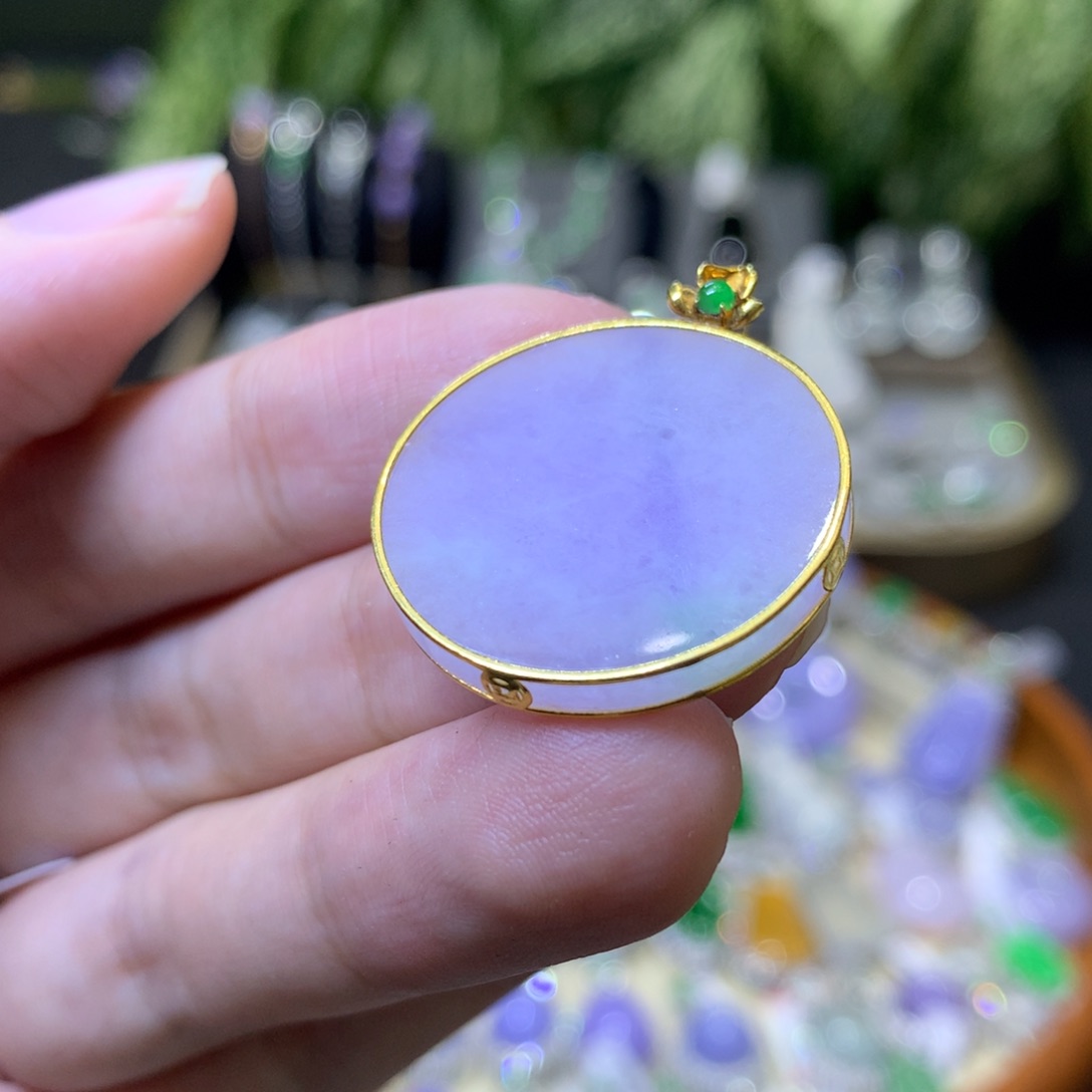 颈饰18K金镶嵌翡翠