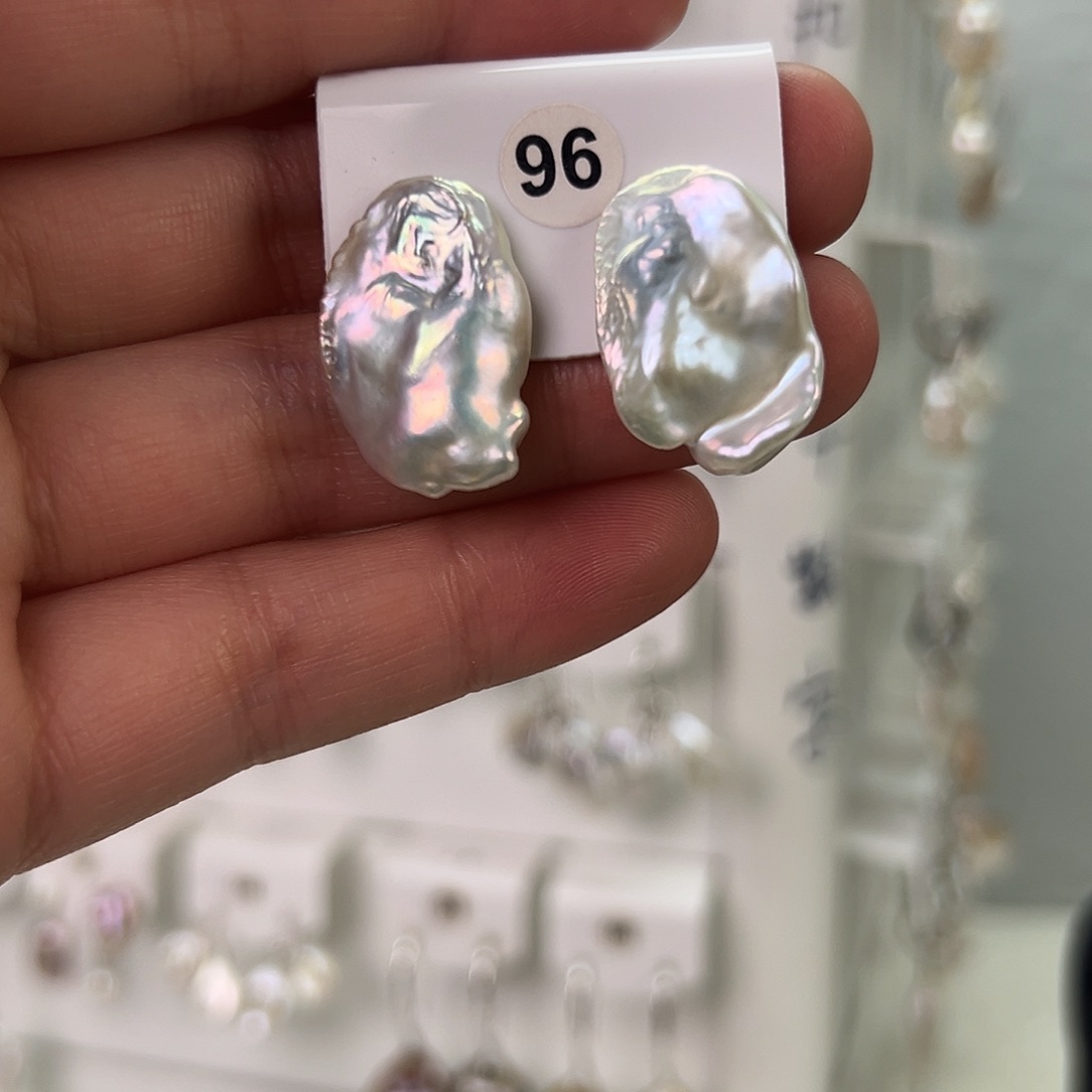 非金属巴洛克花瓣耳饰 