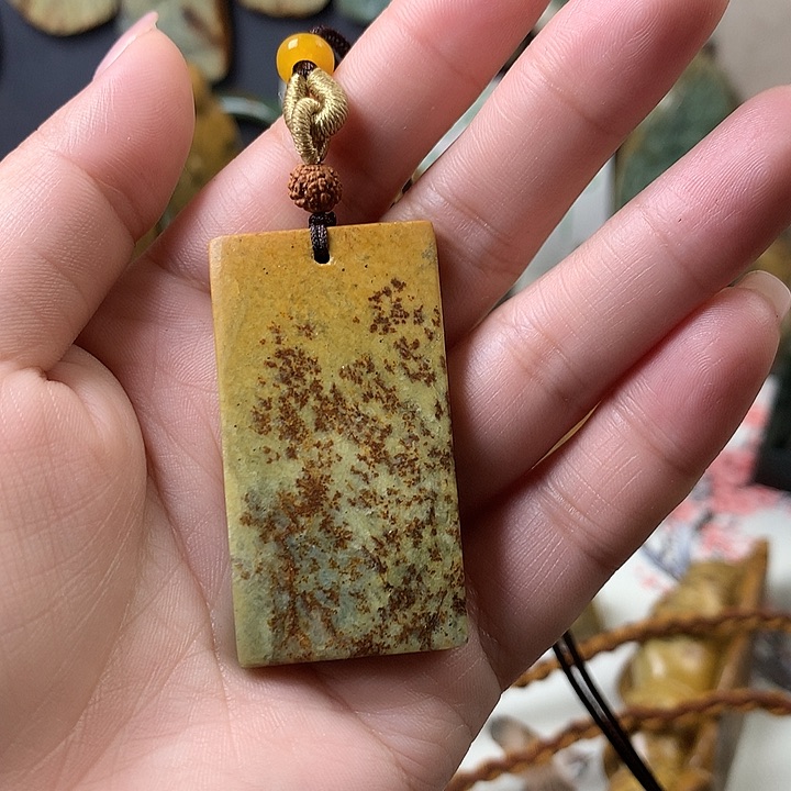 岫岩河磨玉（透闪石质玉）挂件未镶嵌