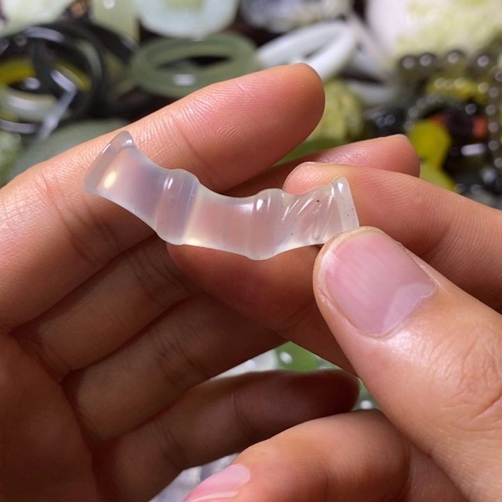 岫玉岫玉颈饰未镶嵌