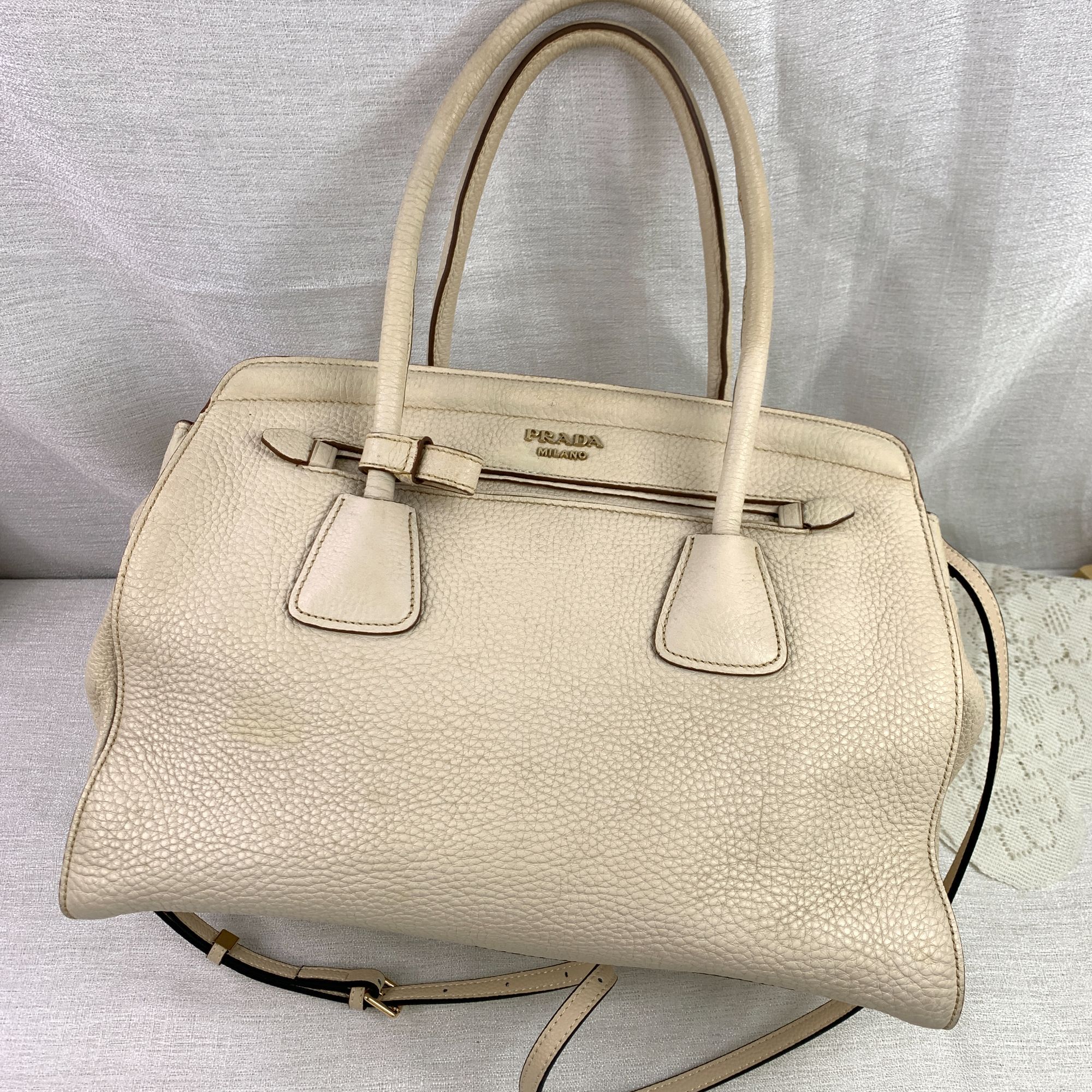 95新 Prada/普拉达 白色手提包/AR10913009/3009