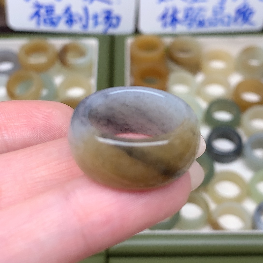 未镶嵌戒指和田玉