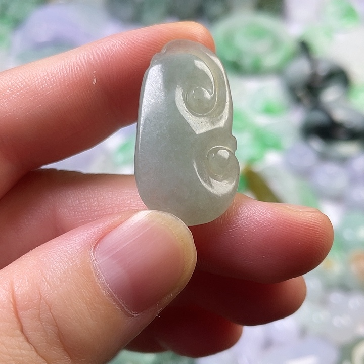 翡翠未镶嵌颈饰如意