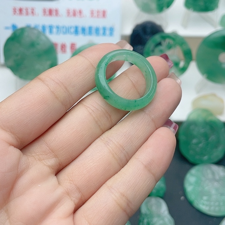 颈饰未镶嵌石英质玉